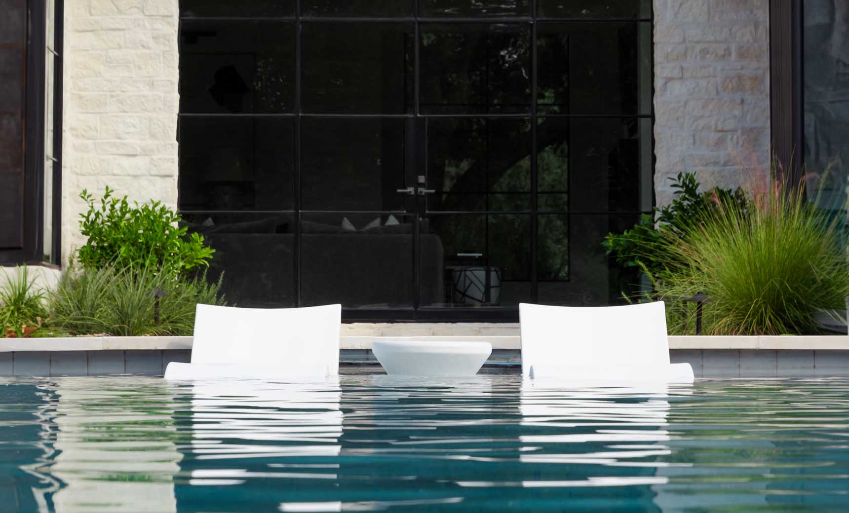 Signature Chaise and Side Table In-Pool Set