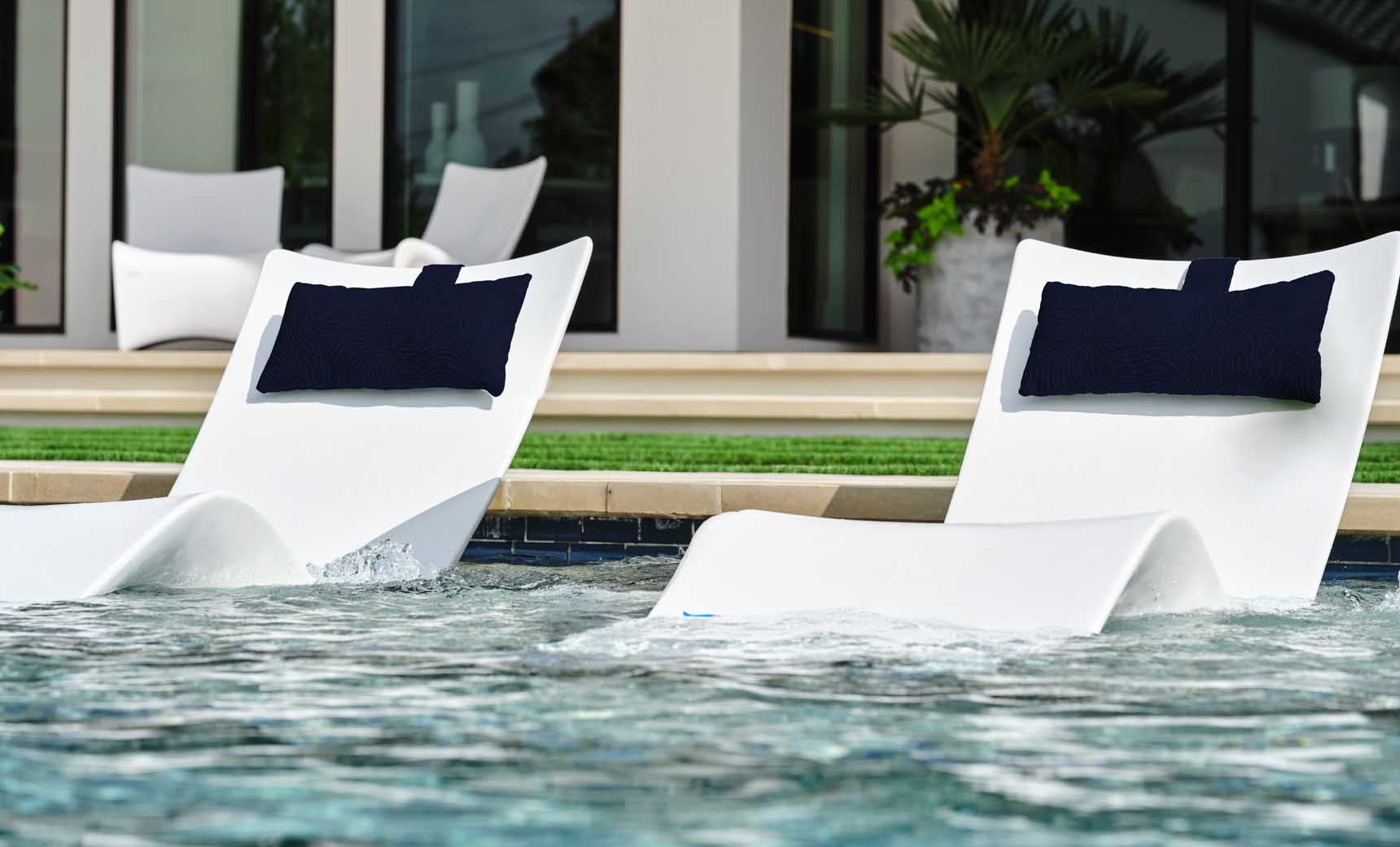 Resort Luxury Outdoor Escape In-Pool Furniture Bundle