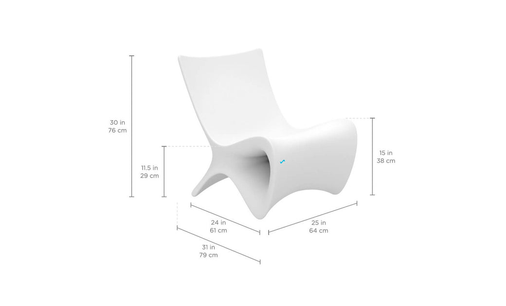 Experience enhanced ergonomics with the Autograph Chair by Ledge Lounger. This white modern chair boasts smooth curves and a minimalist design, ideal for outdoor moments. It features a 30 in (76 cm) height and 11.5 in (29 cm) seat height, blending comfort with style.