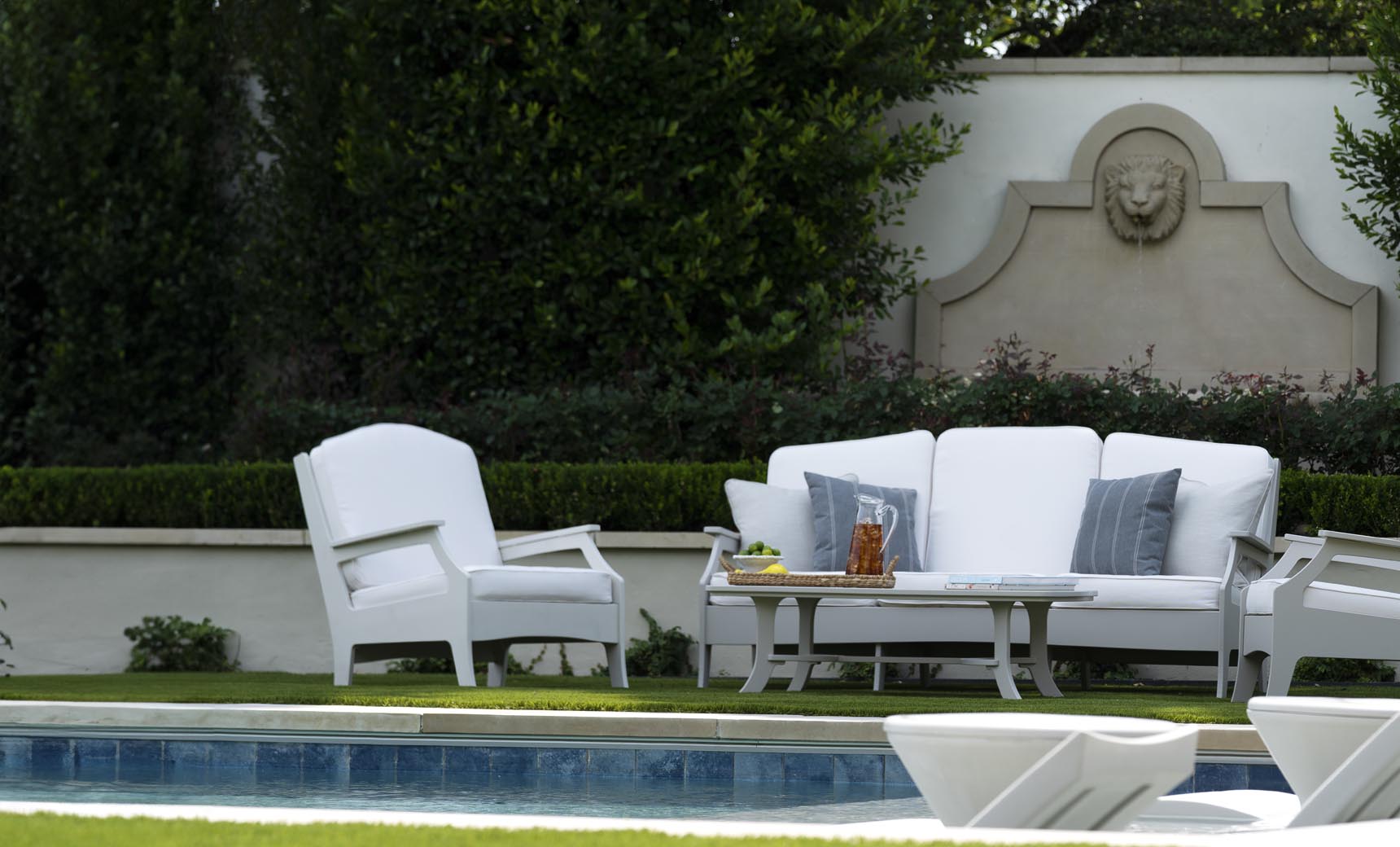Ledge Lounger Legacy Sofa - Thumbnail 5