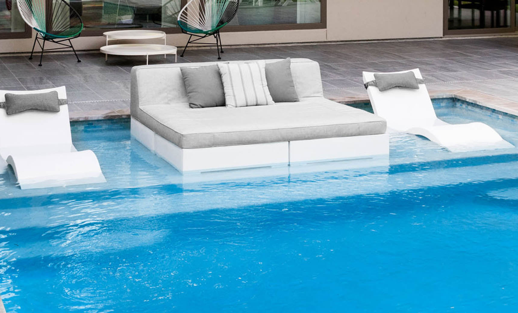 Pool bed online lounger