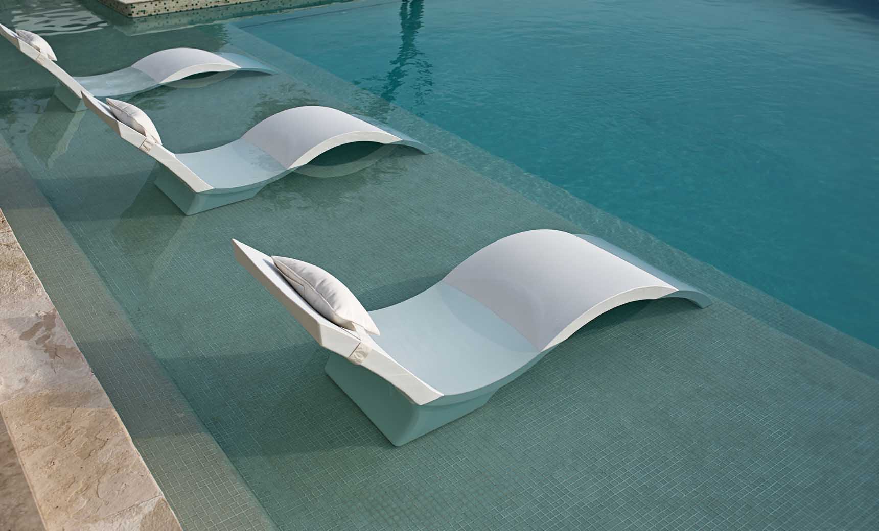 Lounge chair for pool best sale sun shelf